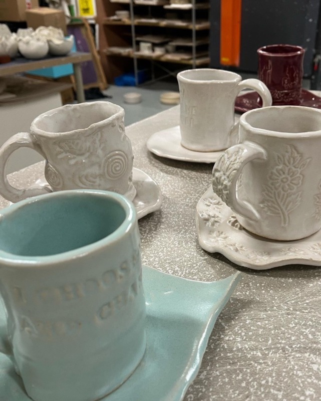 ParkMade | Ceramic mug and cake plate with Muddy Fingers Pottery